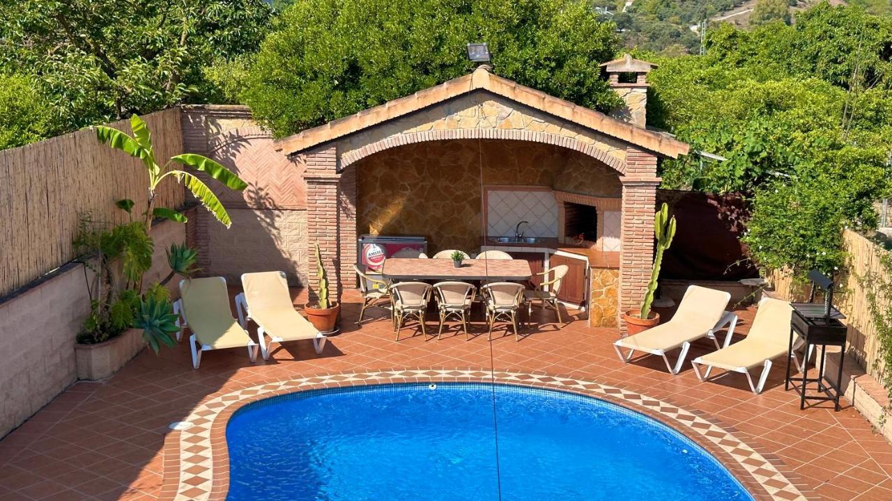 El Parral - Piscina Y Sala De Cine * Malaga